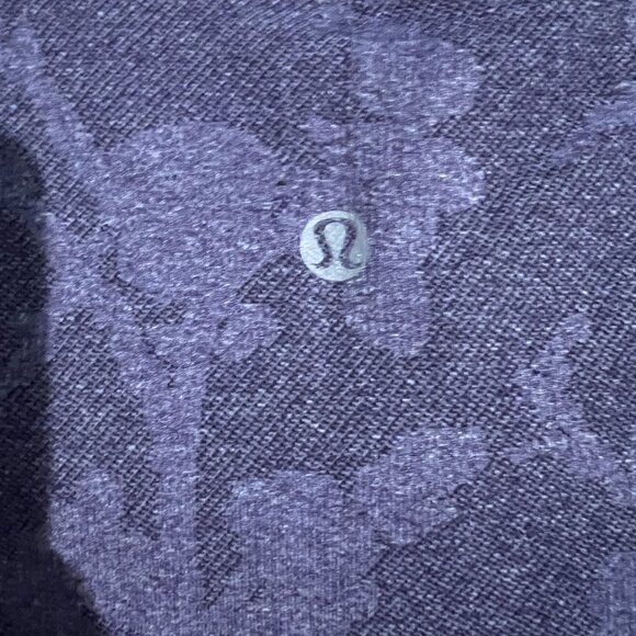Lululemon Purple Patterned Size 8 Swiftly Tech Short-Sleeve Shirt 2.0 Hip Length - Picture 3 of 7